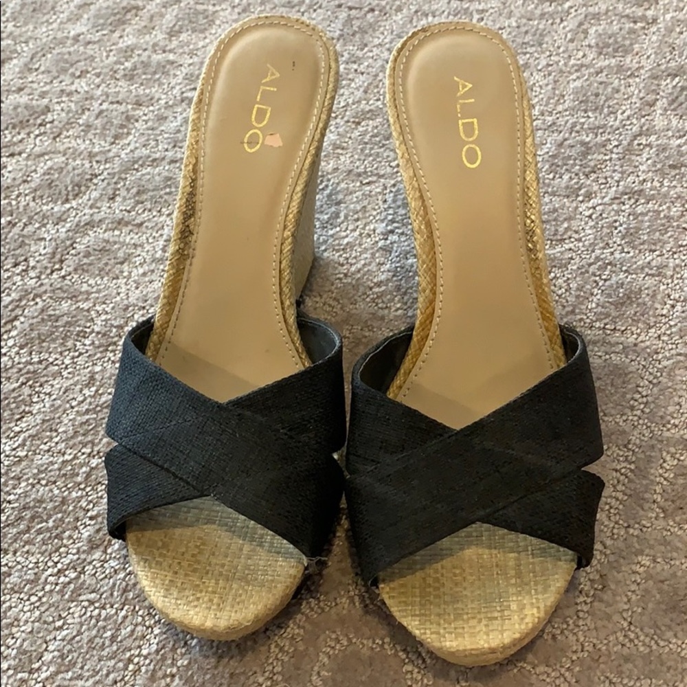 Black wedge